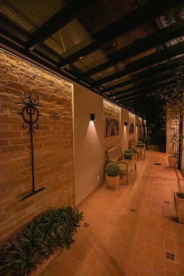 Prado Hotel أمبارو المظهر الخارجي الصورة