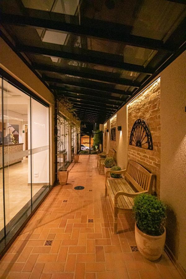 Prado Hotel أمبارو المظهر الخارجي الصورة