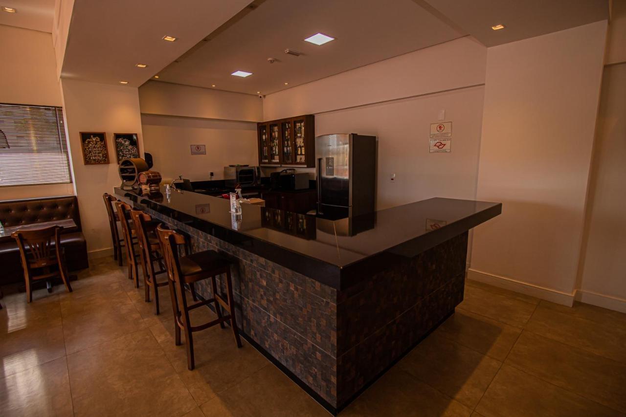 Prado Hotel أمبارو المظهر الخارجي الصورة